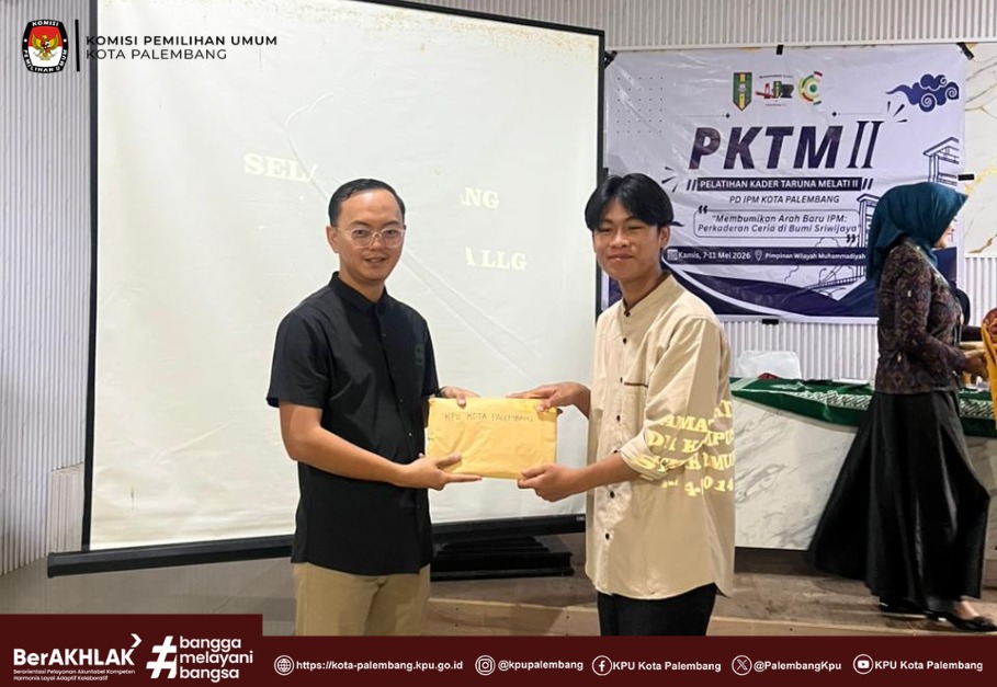 KPU kota Palembang dan Staff Sekretariat KPU Kota Palembang melakukan sosialisasi pemilih pemula