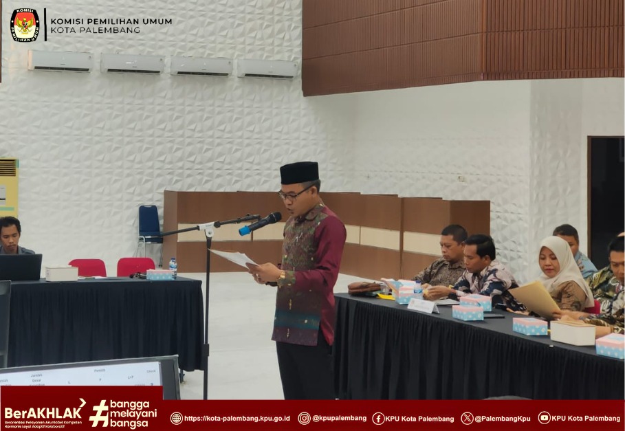 Ketua dan Anggota KPU Kota Palembang didampingi Plt. Kasubbag Rendatin menghadiri Rapat Pleno PDPB